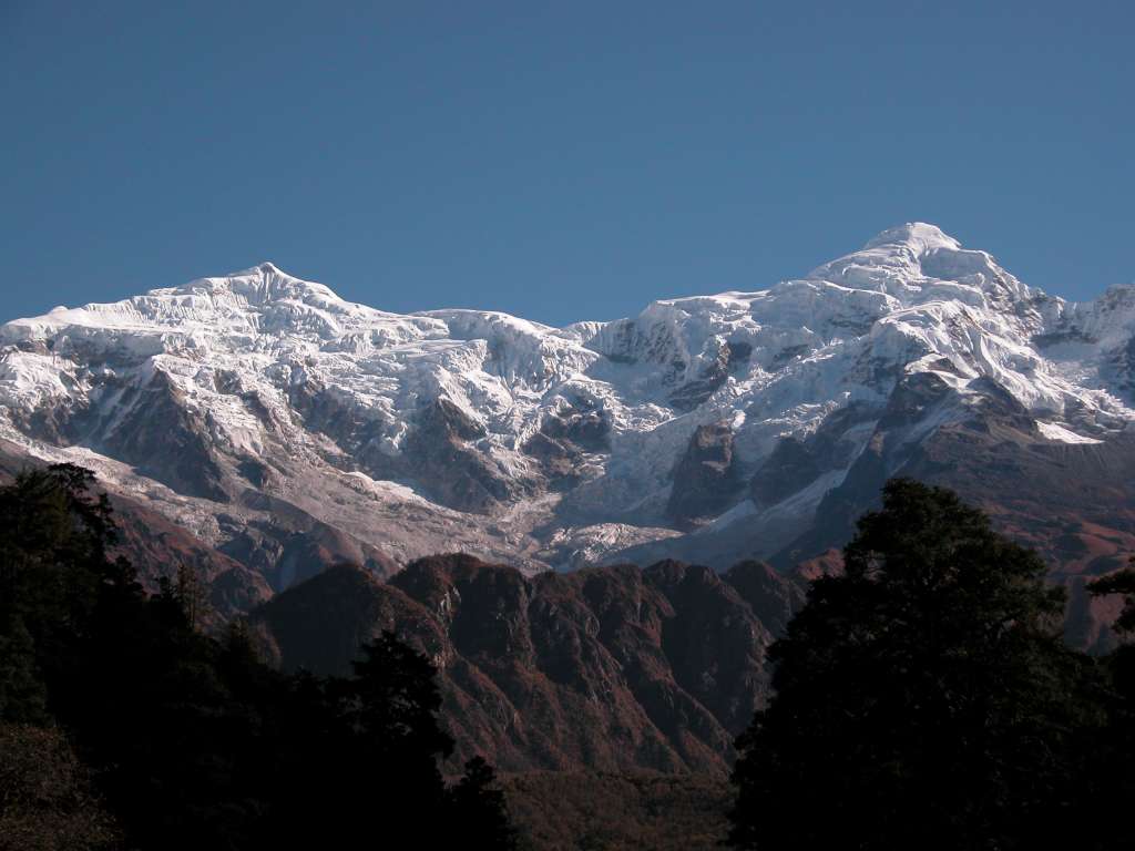 Manaslu 10 02 Larkya Peak Fom Beyond Bimtang From this vantage point beyond Bimtang, Larkya Peak (6010m) looked very different.